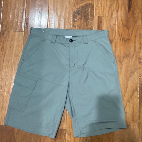 Men’s Columbia grey shorts. Gently used. Mint condition. - Picture 2 of 4
